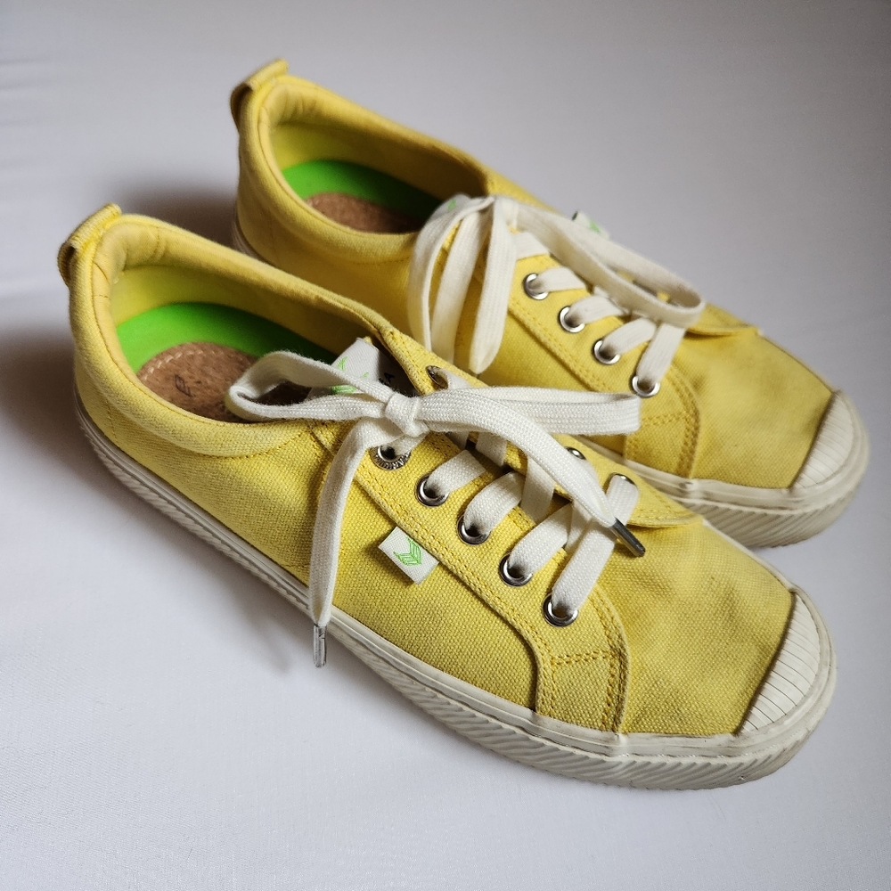 Caruima OCA Low Shoes, Size 7.5